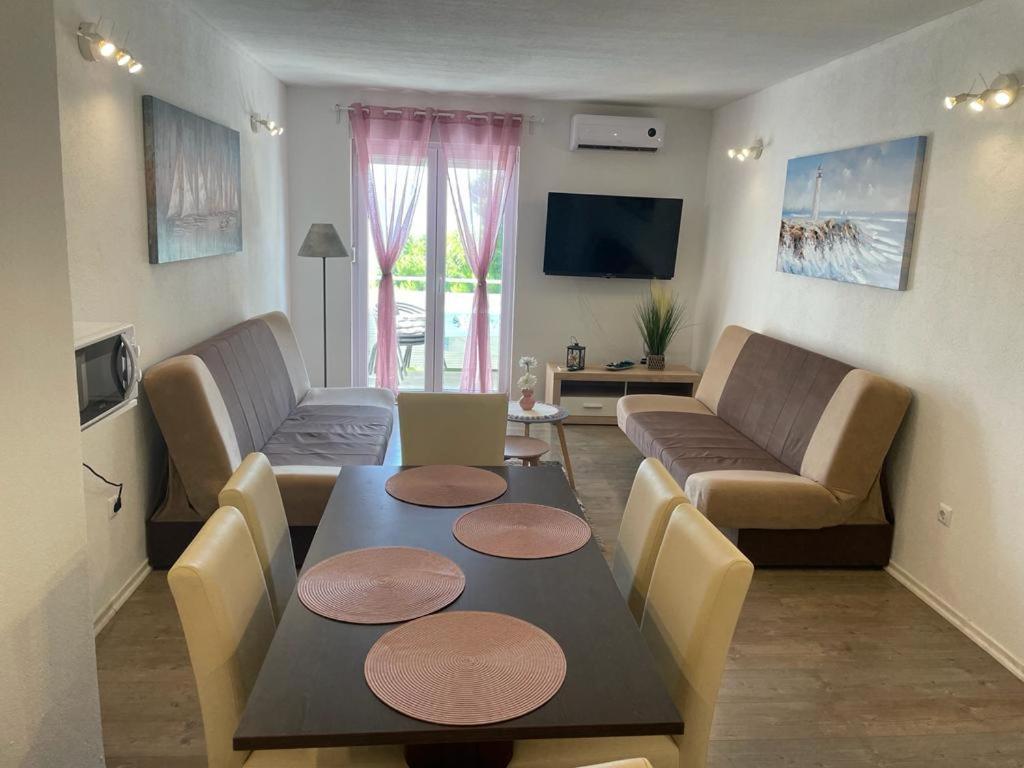 Nemira Beach Apartments Omiš Exteriér fotografie